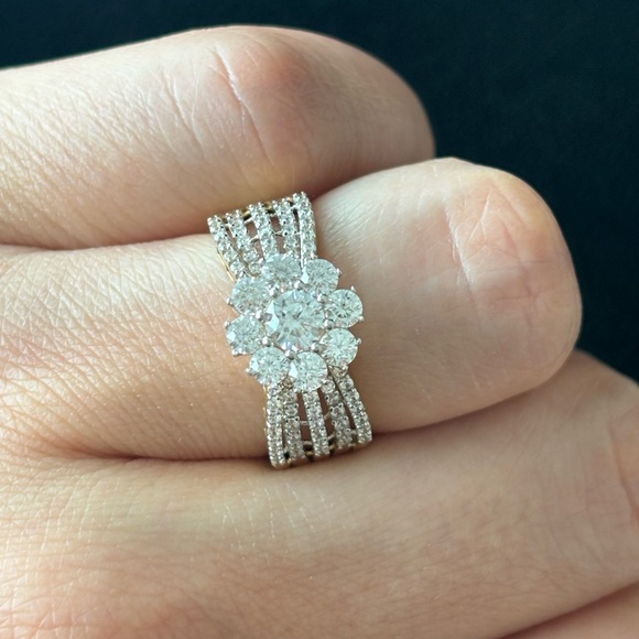 14K solid gold cubic zircon floral ring. It is a gift. Size 8-9 - Picture 5 of 9